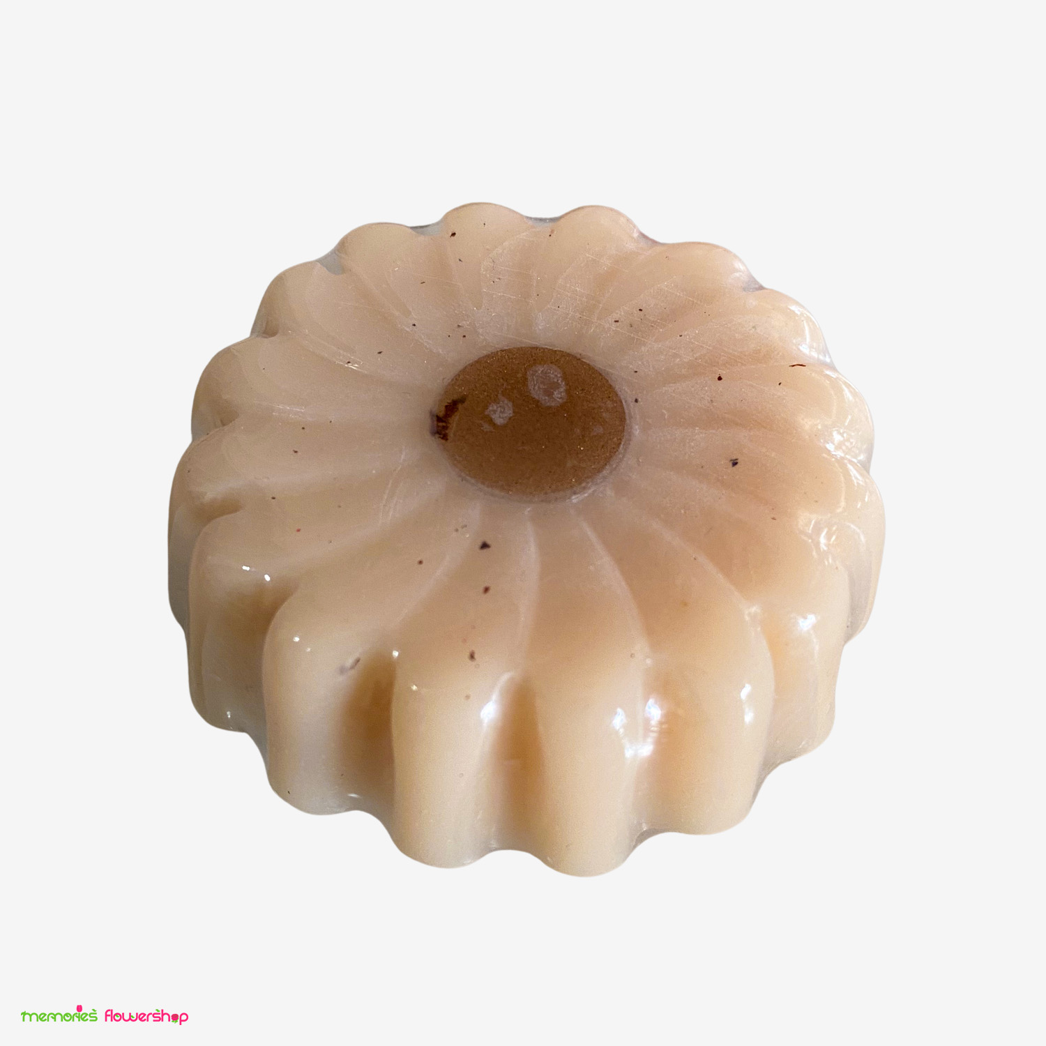 Hermoso jabón con forma de flor beige – visto de lado Hermoso jabón con forma de flor beige – visto de lado