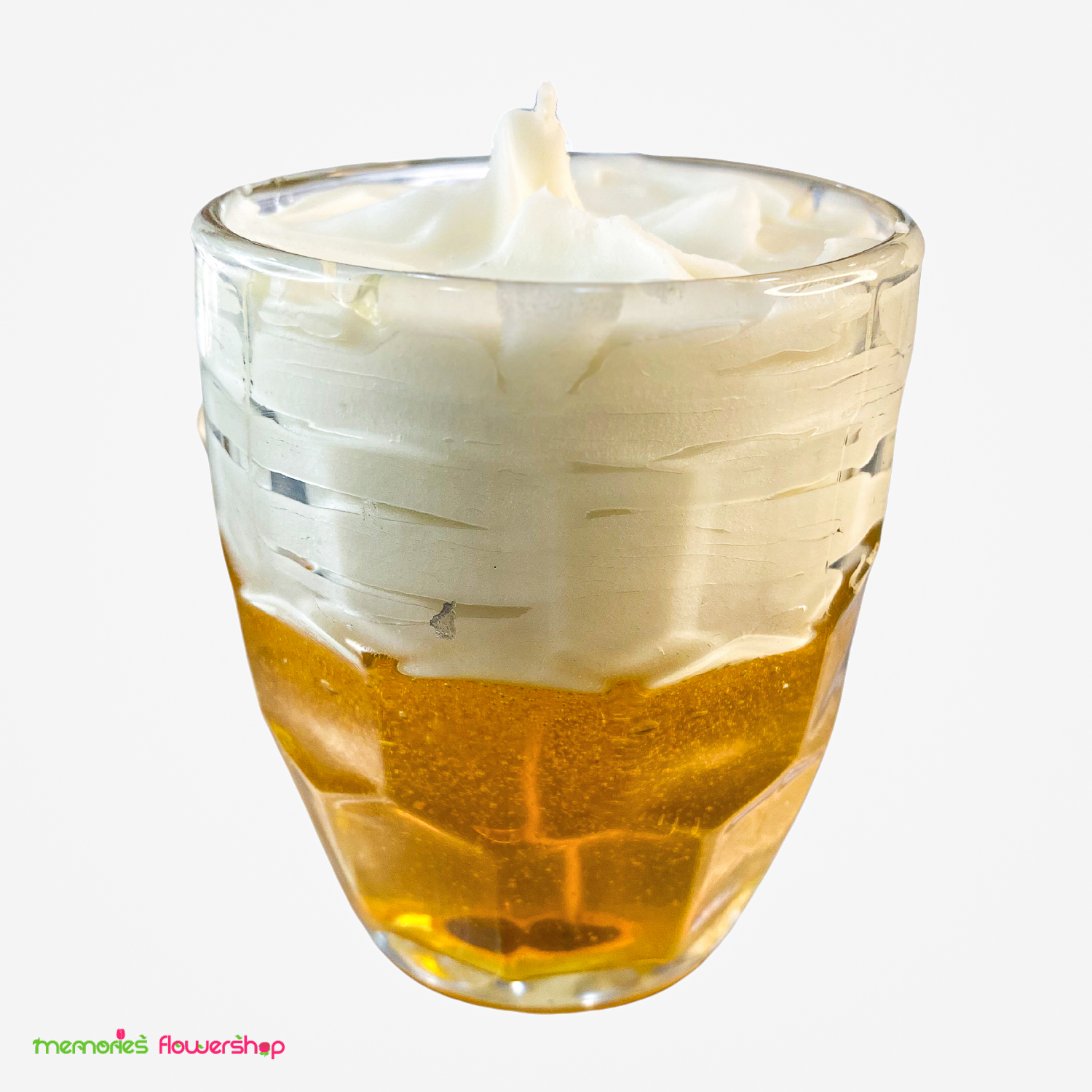 Vela en forma de vaso de cerveza, elaborada a base de cera en gel y cera de soja, con aceite de hibisco