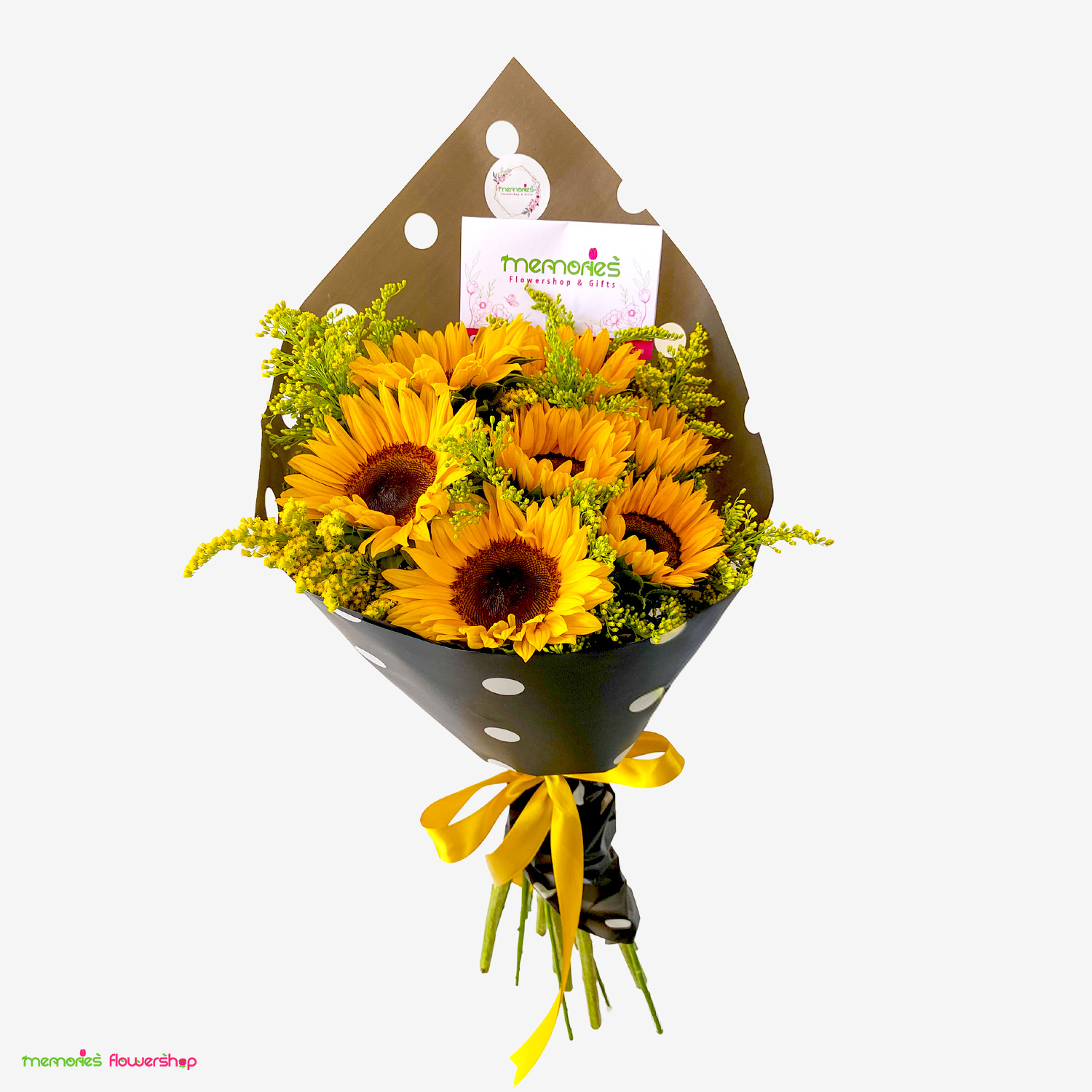 Cono de girasoles con solidago, envuelto en elegante papel coreano, ideal para el Día de las Flores Amarillas. Cono de girasoles con solidago y follaje envuelto en papel coreano