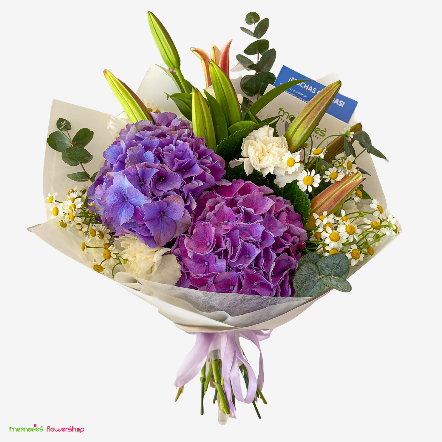 AMOUR BLANC: Exquisito ramo que combina la pureza de lirios y claveles blancos con el romanticismo de rosas rosadas, hortensias y delicado feverfew. Elegancia atemporal. Ramo AMOUR BLANC - Lirios, rosas rosadas, claveles blancos, hortensias y feverfew - Florería El Salvador