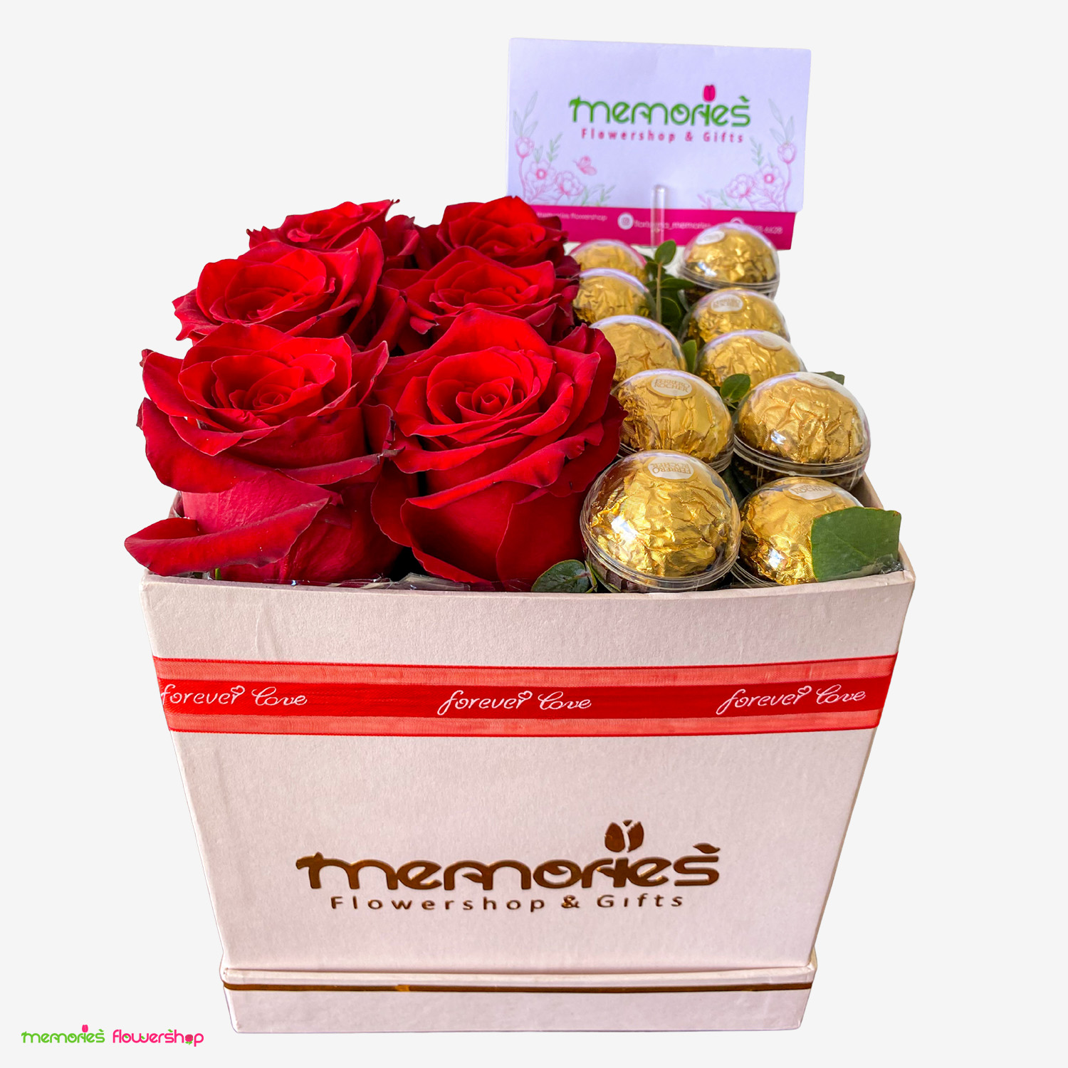 AMOUR SUCRÉ: La dulce unión perfecta. Rosas que enamoran y chocolates que deleitan. Romanticismo en su expresión más deliciosa. Arreglo AMOUR SUCRÉ - Combinación romántica de rosas frescas y chocolates finos - Florería El Salvador