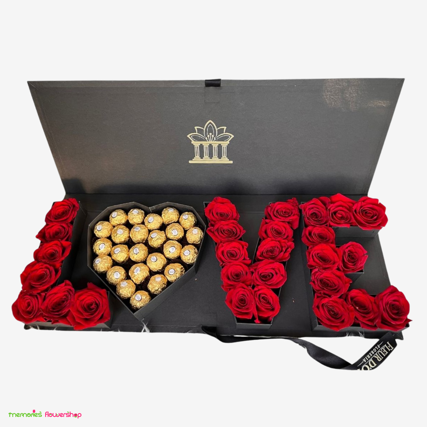 CAJA "LOVE": La declaración de amor definitiva. Una lujosa caja con forma de corazón que guarda en su interior la belleza de las rosas y la exquisitez del chocolate. Caja LOVE - Caja especial en forma de corazón con rosas y chocolates - Regalo de lujo El Salvador