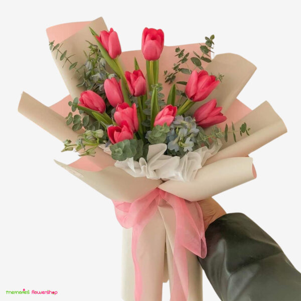 Ramo CONTIGO FLOREZCO - 10 tulipanes frescos con complementos florales - Florería El Salvador